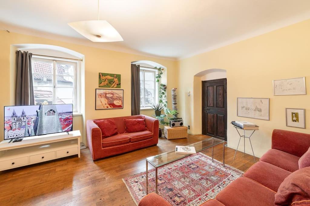 Apartment 18th Century Under Castle *