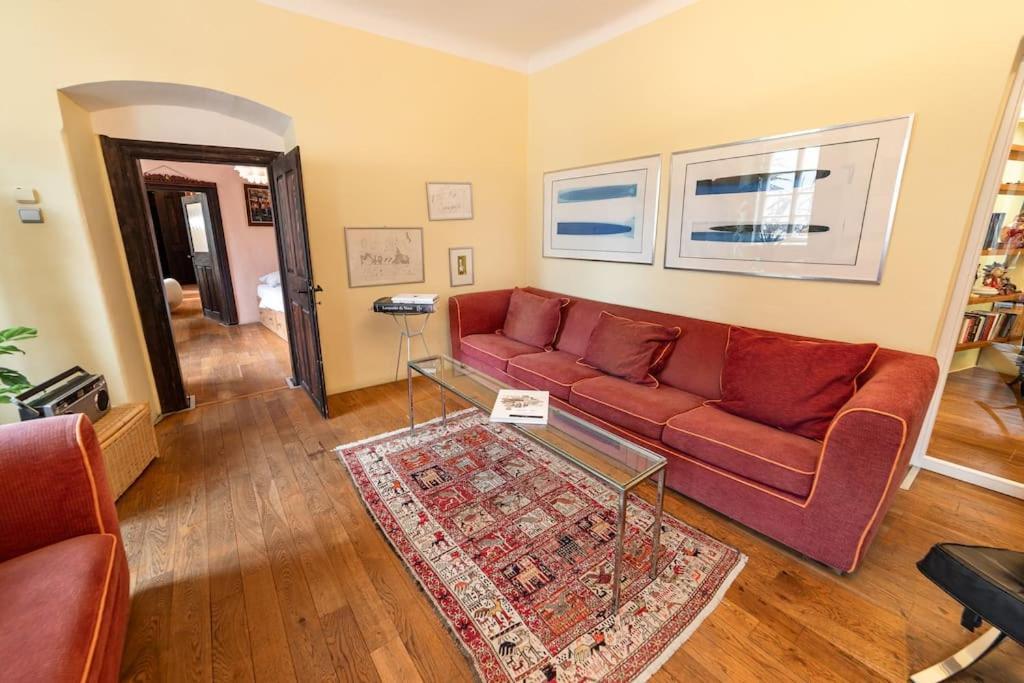 Apartament 18th Century Under Castle *